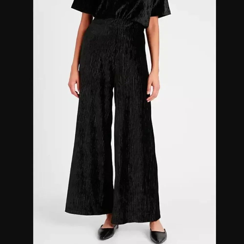 NWT Banana Republic Crinkle Velvet Pants in Black | Size S *pants only*